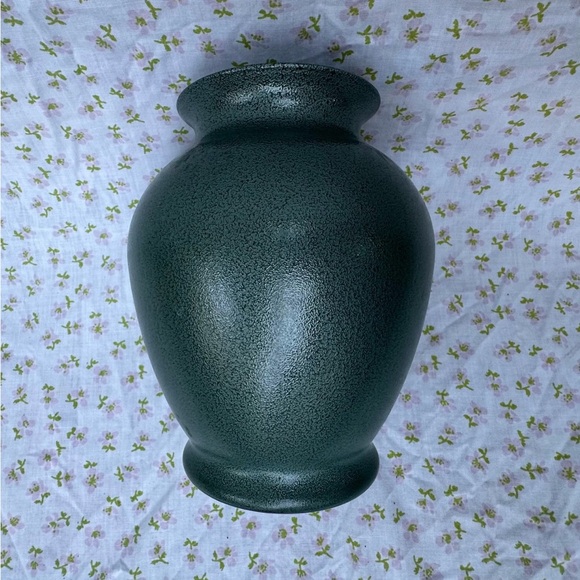 Green Textured Vase - Picture 3 of 8